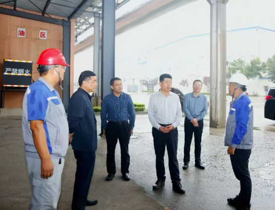 集團(tuán)領(lǐng)導(dǎo)慰問一線員工